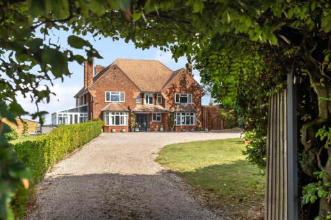 5 bedroom detached house for sale