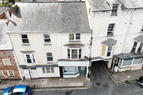 4 bedroom end of terrace house for sale