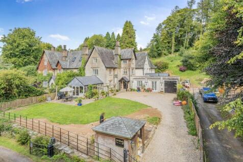 5 bedroom country house for sale
