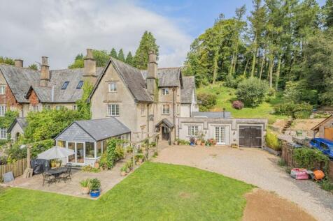 5 bedroom country house for sale