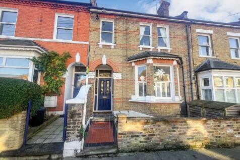 Studio flat for sale