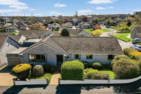 5 bedroom detached bungalow for sale