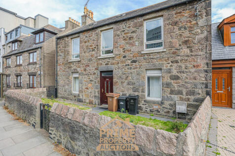 3 bedroom flat for sale
