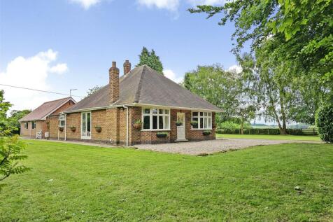 4 bedroom detached bungalow for sale