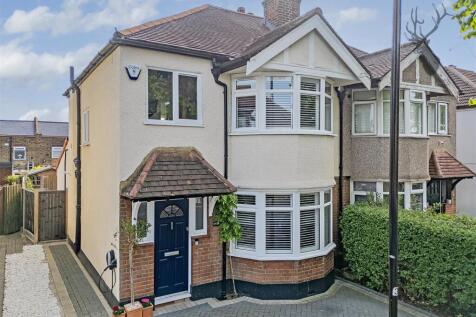 Queens Grove Road, London E4 3 bed semi