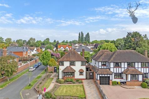 Courtland Drive, Chigwell IG7 4 bed detached house for sale