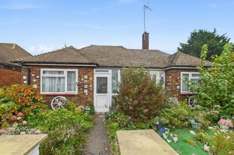 1 bedroom detached bungalow for sale