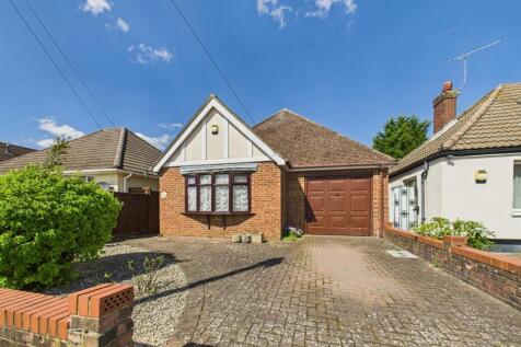 Beech Avenue, Ruislip HA4 2 bed detached bungalow for sale