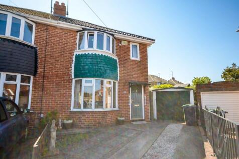 2 bedroom semi-detached house for sale