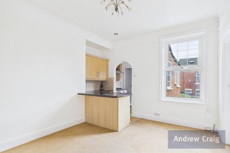 3 bedroom flat for sale
