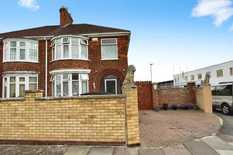 Egerton Avenue, Leicester, Leicester... 3 bed semi