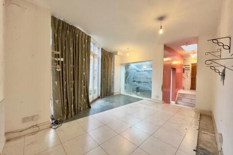 2 bedroom link detached house for sale