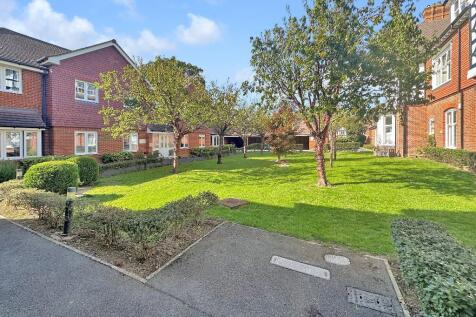 Knotley Way, West Wickham, Kent, BR4 9FB 2 bed apartment for sale