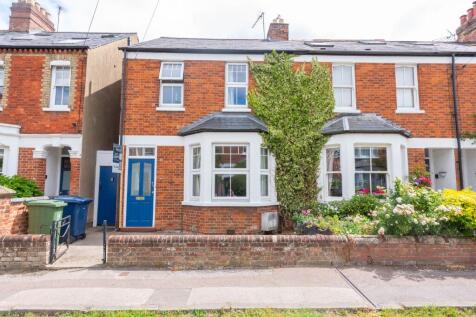 4 bedroom end of terrace house for sale