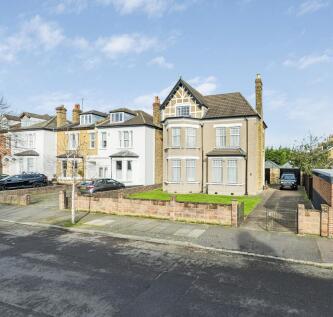 6 bedroom detached house for sale