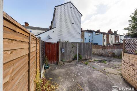 2 bedroom detached house for sale