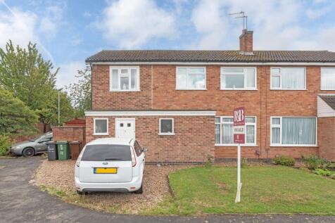 The Sandhills, Loughborough LE12 5 bed semi