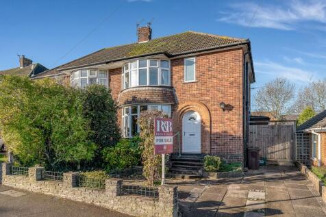 Farndale Drive, Loughborough LE11 3 bed semi