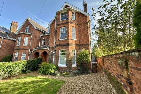 7 bedroom semi-detached house for sale