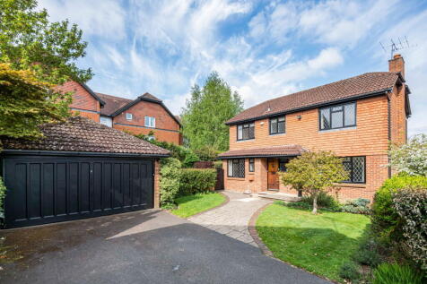 Fielders Green, Guildford, GU1 4 bed detached house for sale