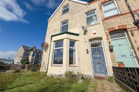 4 bedroom end of terrace house for sale