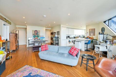 Walworth Road, Elephant and Castle... 3 bed flat for sale