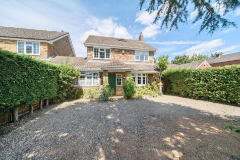 Burney Bit, Pamber Heath, Tadley... 4 bed link detached house for sale