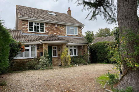4 bedroom link detached house for sale