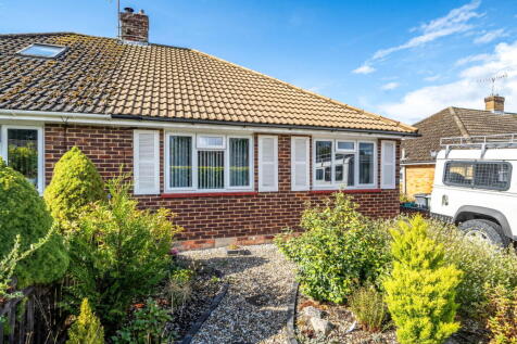 Buckland Avenue, Basingstoke, RG22 6JH 2 bed semi