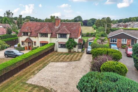 Pack Lane, Basingstoke, RG22 5HG 3 bed semi