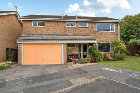 Honeysuckle Close, Basingstoke Rg22 5RH 4 bed detached house for sale