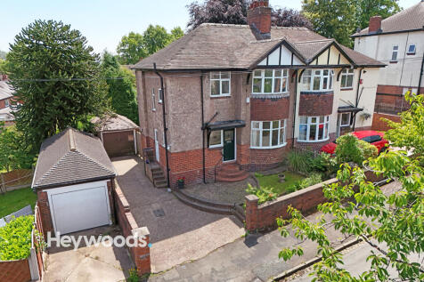3 bedroom semi-detached house for sale