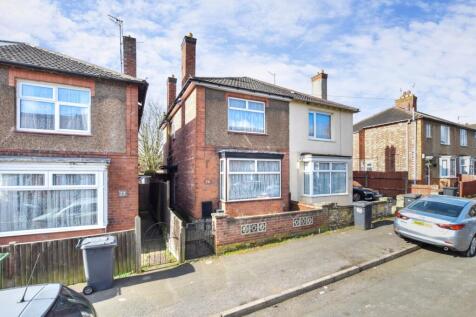 Melton Road North, Wellingborough NN8 3 bed semi