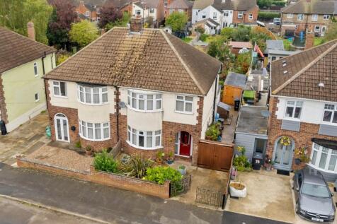 Hayden Avenue, Wellingborough NN9 3 bed semi