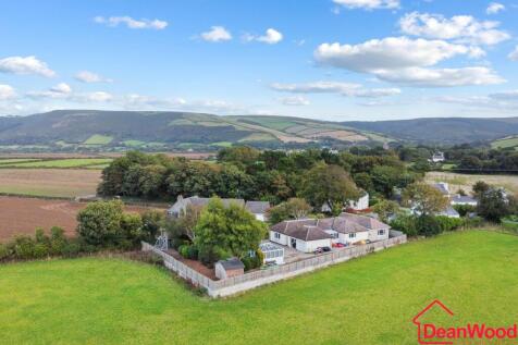 4 bedroom detached bungalow for sale