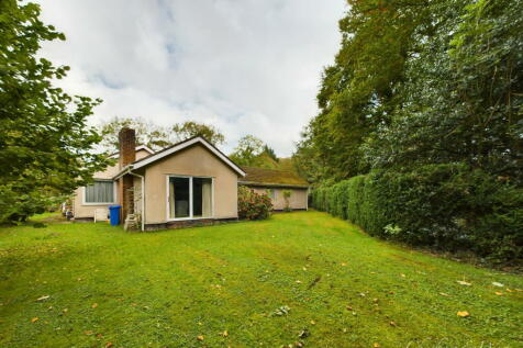 4 bedroom detached bungalow for sale