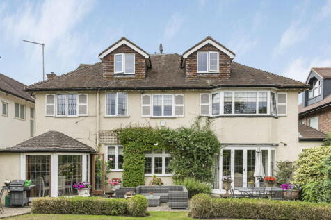 6 bedroom detached house for sale