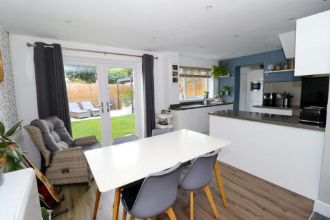4 bedroom semi-detached house for sale