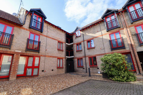 Studio flat for sale