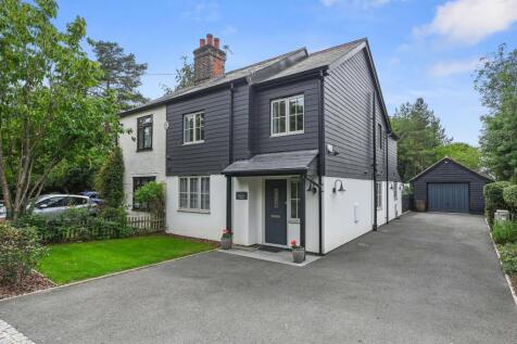 3 bedroom semi-detached house for sale