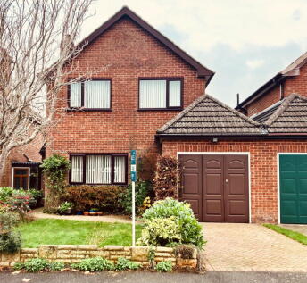 3 bedroom link detached house for sale