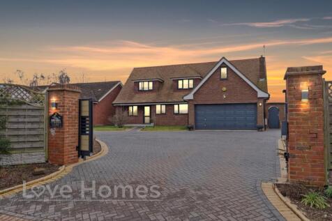 4 bedroom detached house for sale
