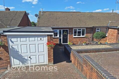 Chalton Heights, Chalton, LU4 9UF 5 bed semi