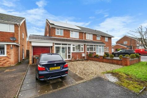 3 bedroom semi-detached house for sale