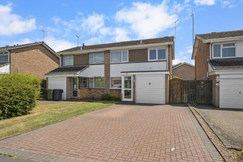 Hartford Road, Bromsgrove. B60 2HQ 3 bed semi