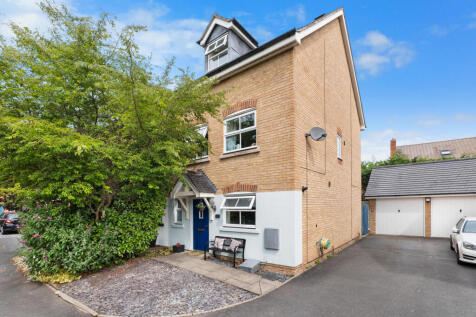 Steel Close, Bromsgrove. B60 3GQ 3 bed semi