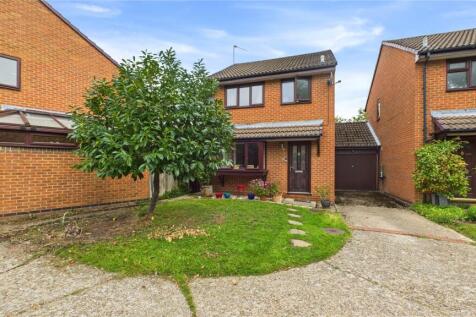 Burdock Close, Surrey GU18 3 bed link detached house for sale