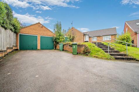 4 bedroom detached bungalow for sale