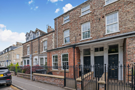 4 bedroom terraced house for sale