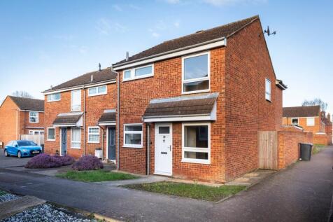 4 bedroom end of terrace house for sale